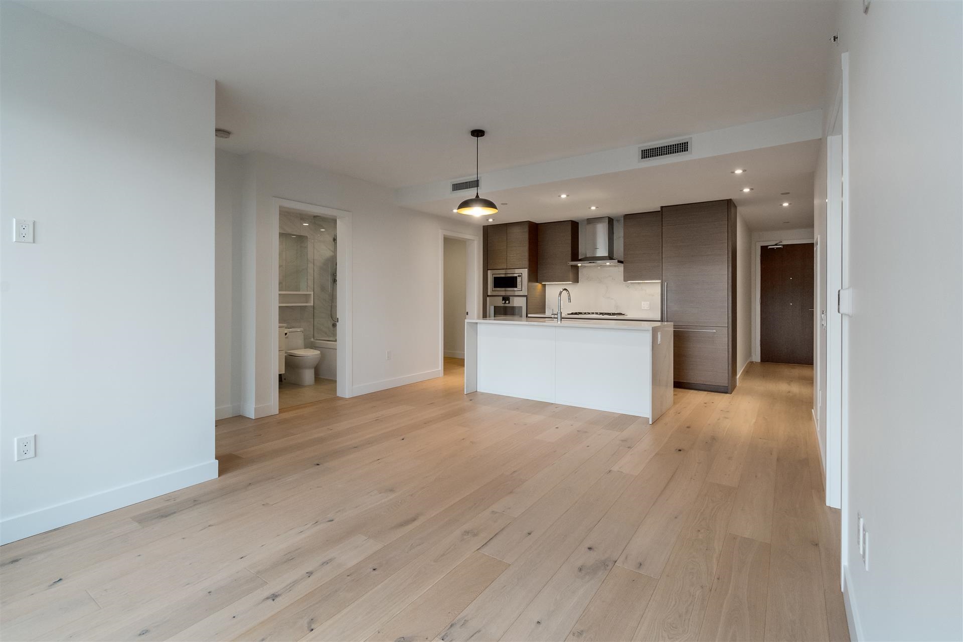 5693 Elizabeth Street 207