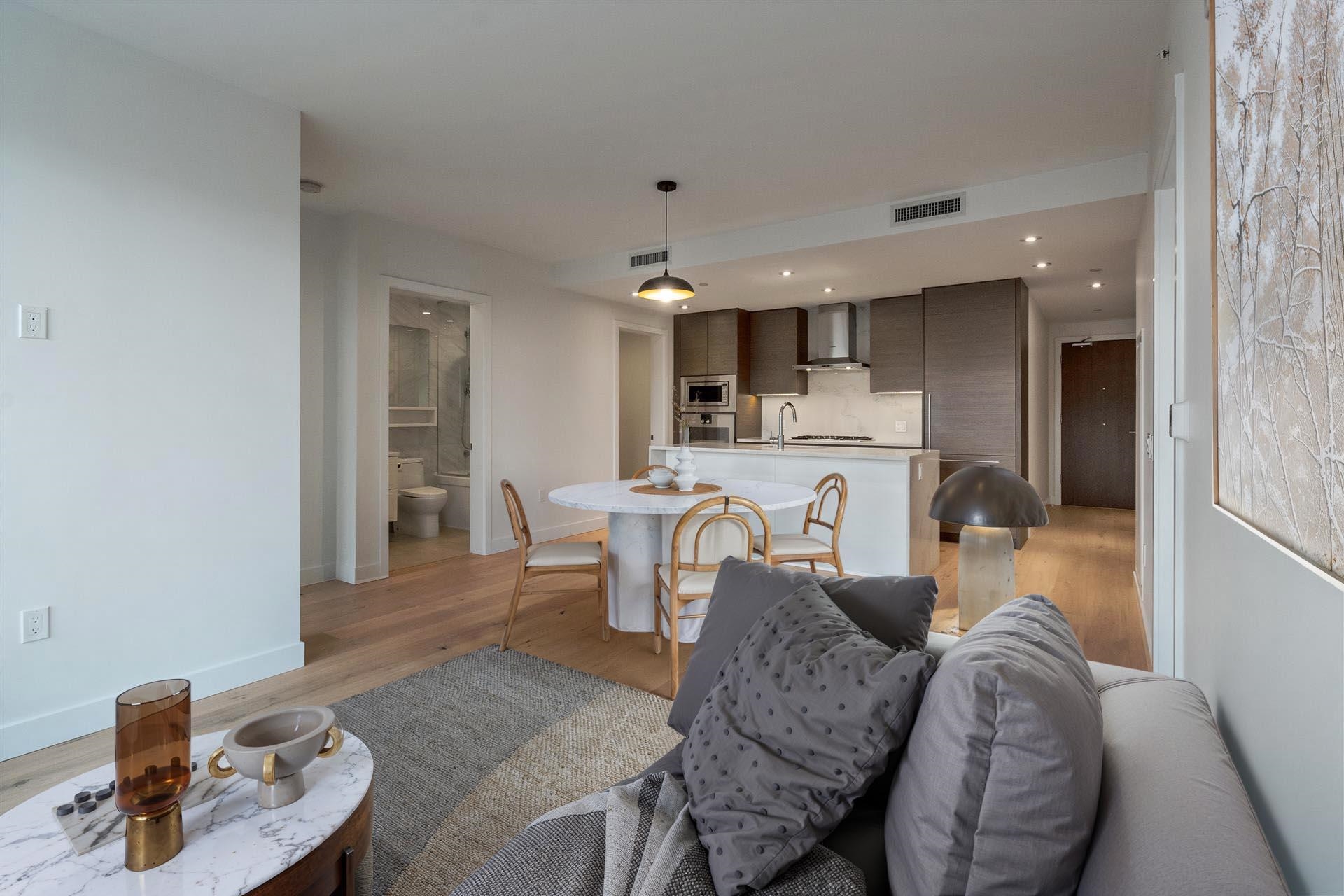 5693 Elizabeth Street 207