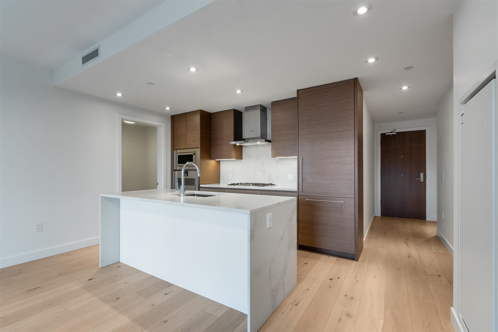 5693 Elizabeth Street 207