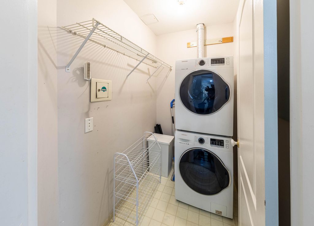 listing image 1106579699108838983