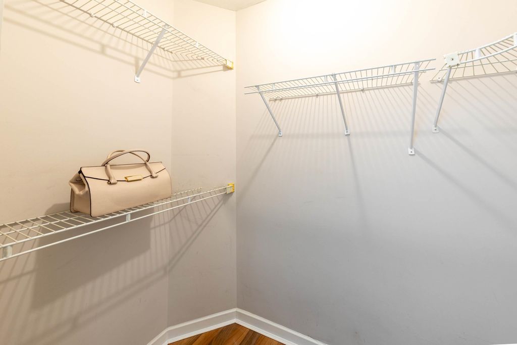 listing image 1107084154504530951