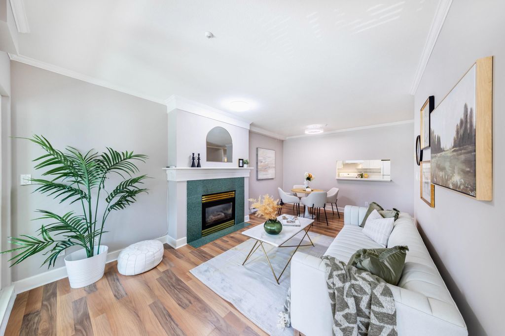 listing image 1101956396241260029