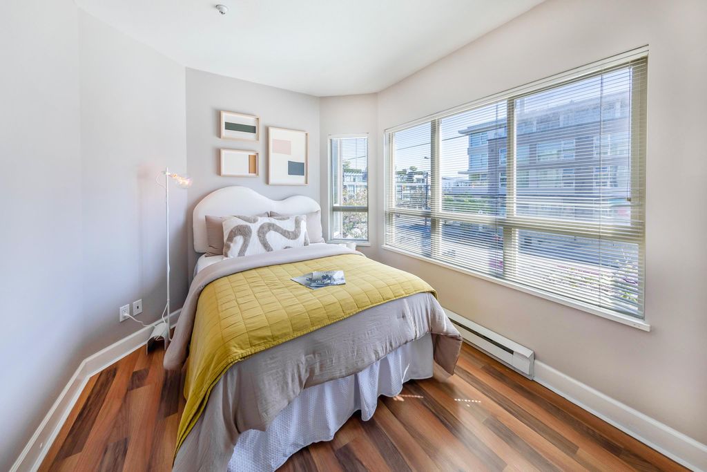 listing image 1100671685229593168