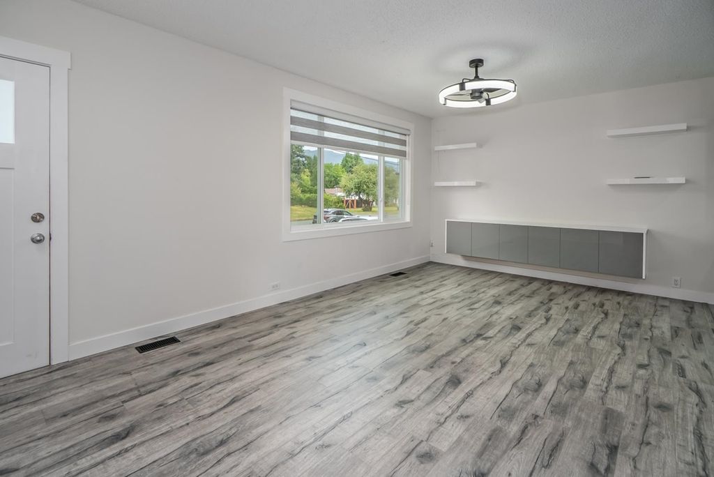 Photo of 8762 Bellevue Drive, Chilliwack, BC V2P 3W7 (MLS # R3145077)