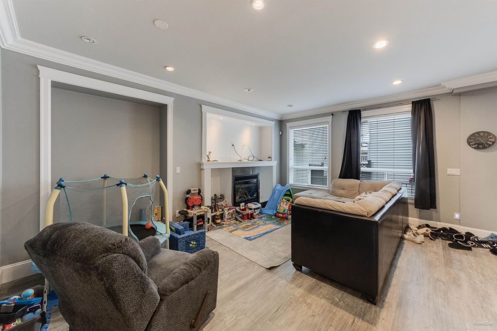 Photo of 6686 195 Street, Surrey, BC V4N 5T4 (MLS # R3091705)