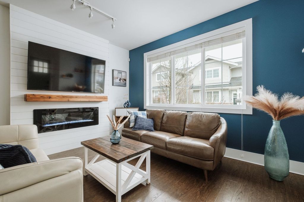 listing image 1109618116465942557
