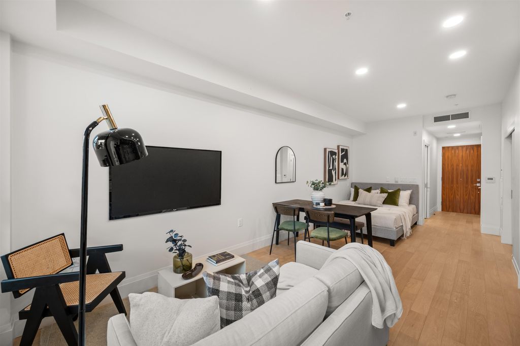 listing image 1105995174658911820