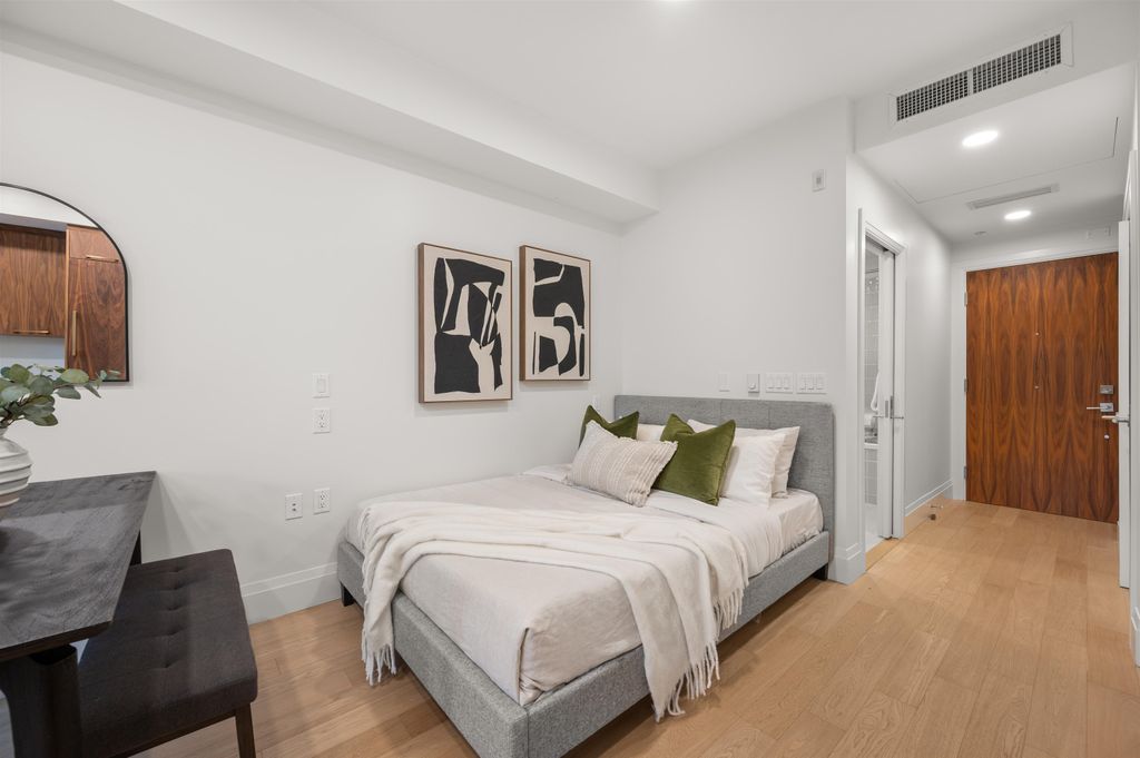 listing image 1100164926179930755