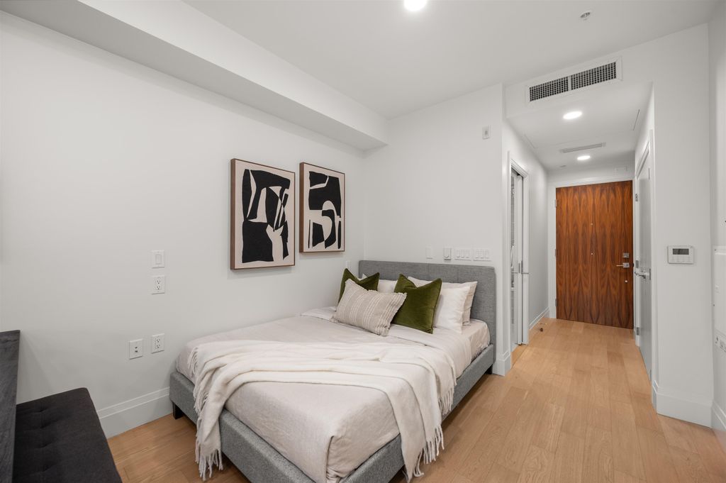 listing image 1102676380482116075