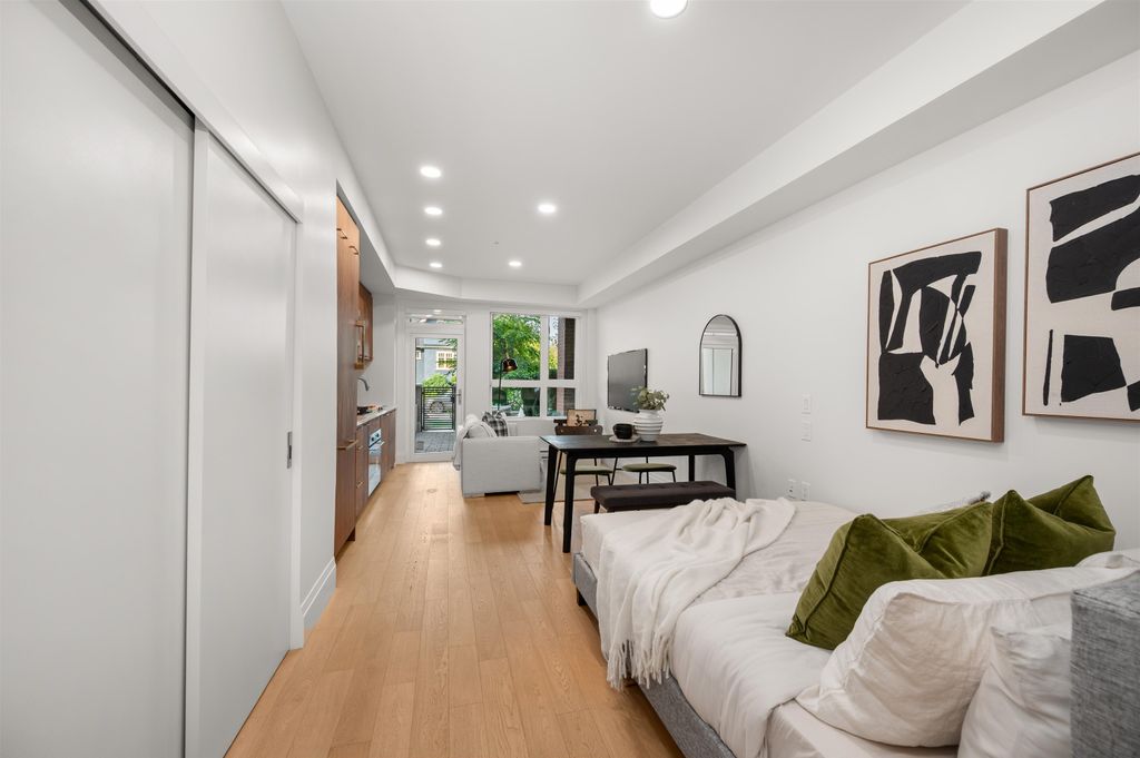 listing image 1106170871806672515