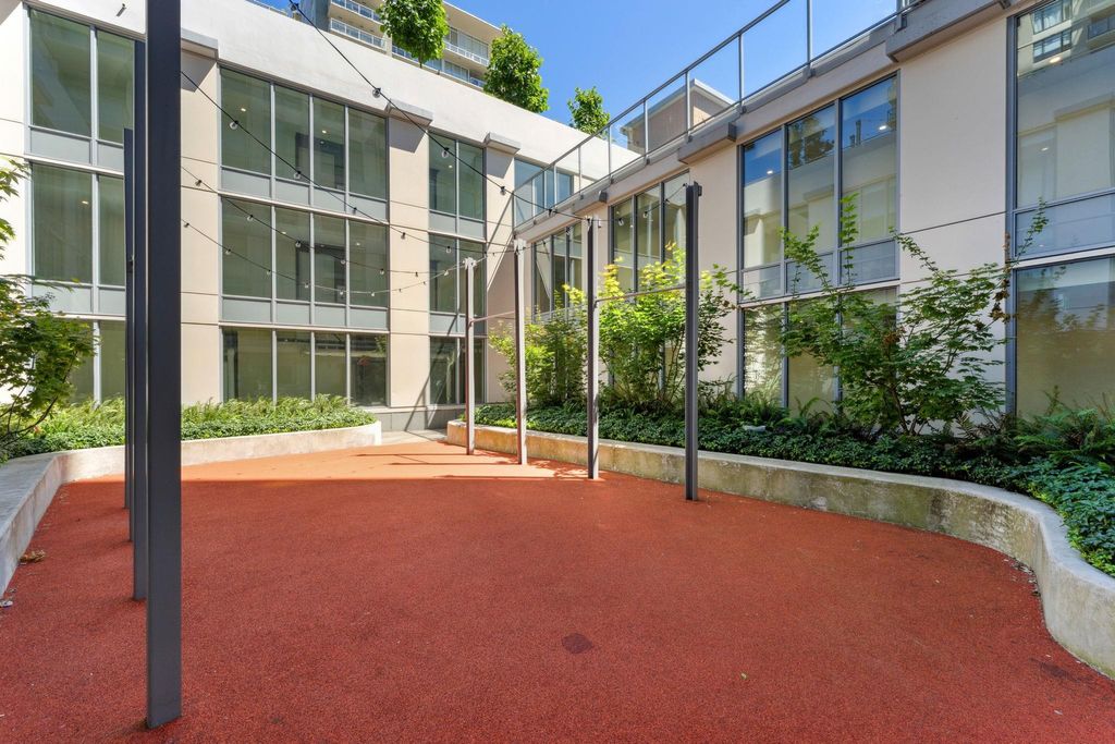 listing image 1106335790873578909