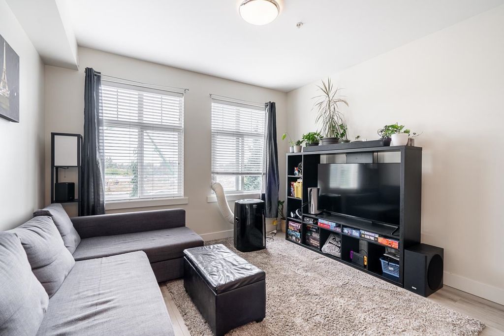listing image 1103029674003364160