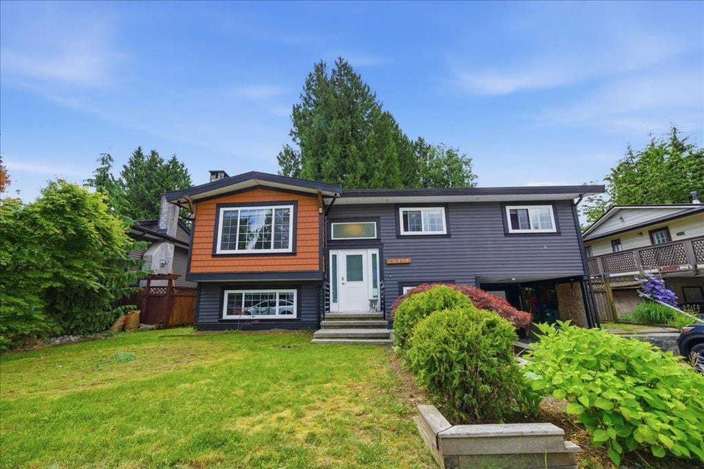 Photo of 20838 117 Avenue, Maple Ridge, BC V2X 7S8 (MLS # R3150803)