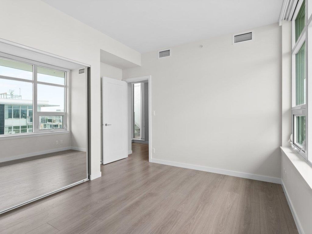 listing image 1104819838097731391
