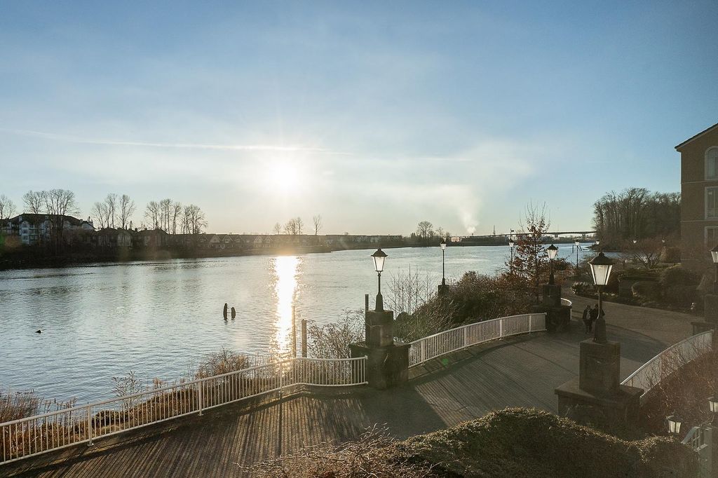 listing image 1102781992857180064