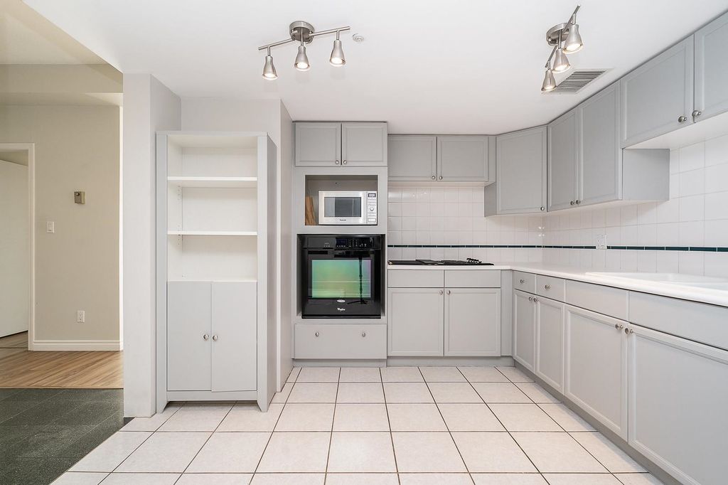 listing image 1106436226877193283