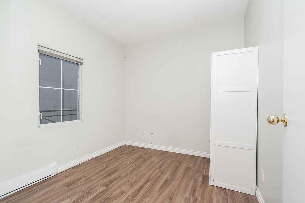 listing image 1101540167742702881