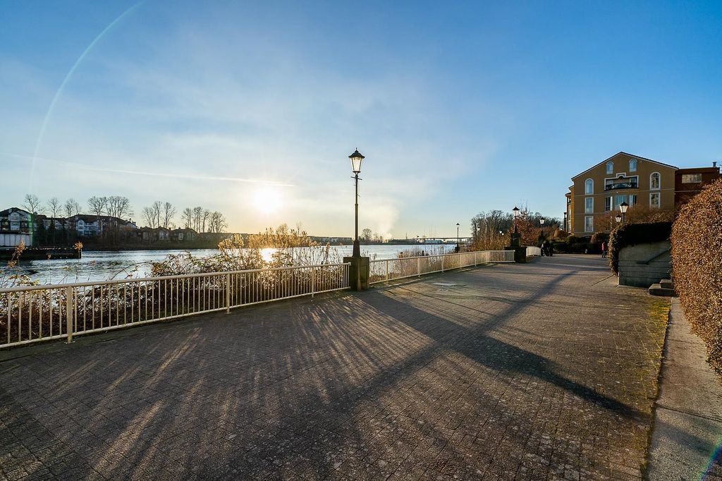 listing image 1100588412622399613