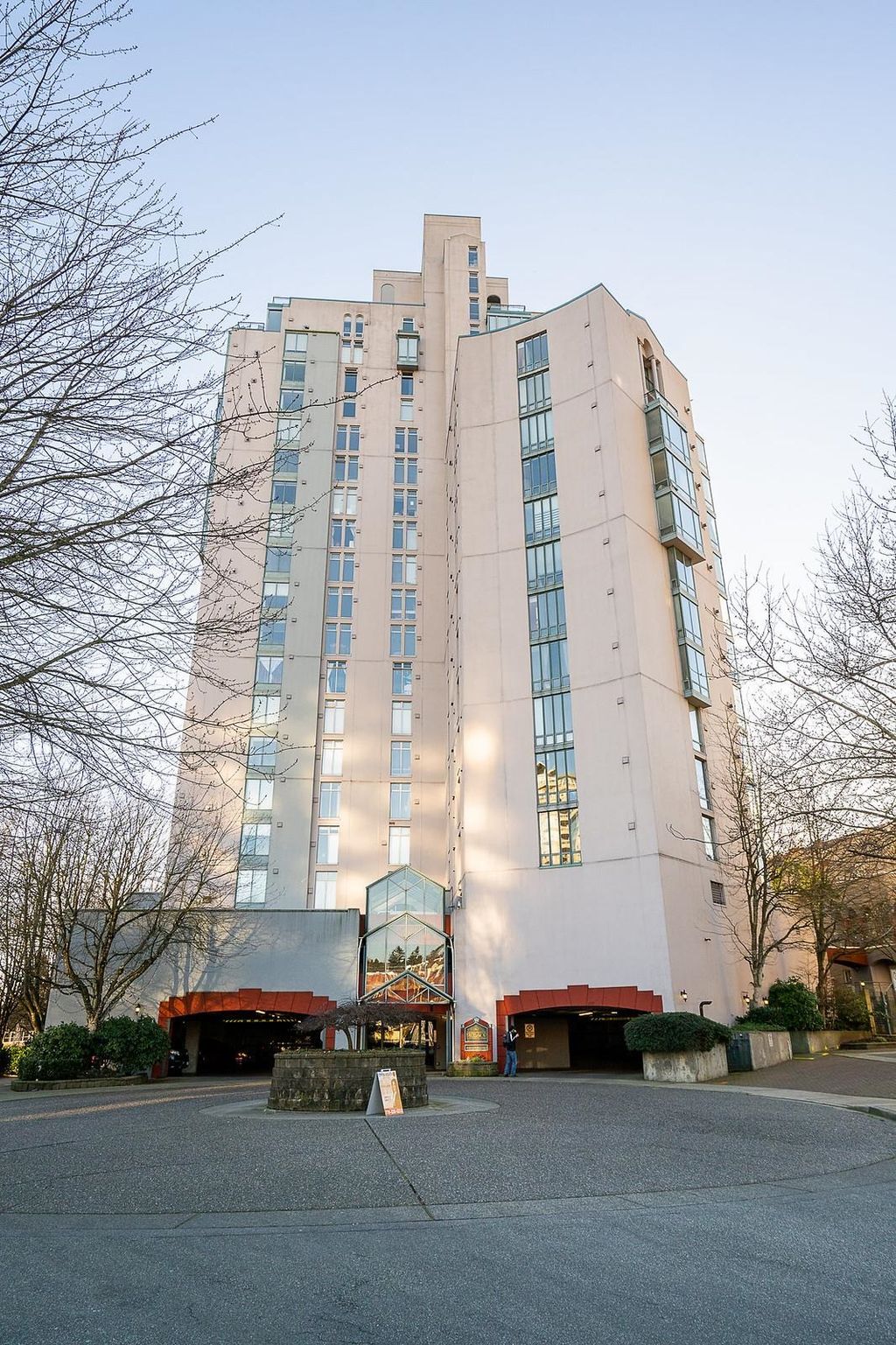 listing image 1102617808760494416