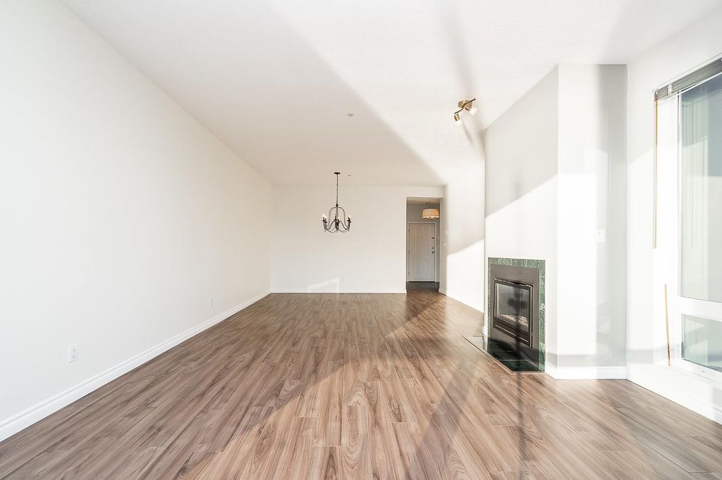 listing image 1105226077627650881