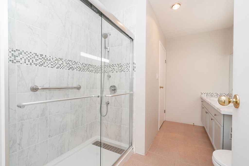 listing image 1103009651219337157