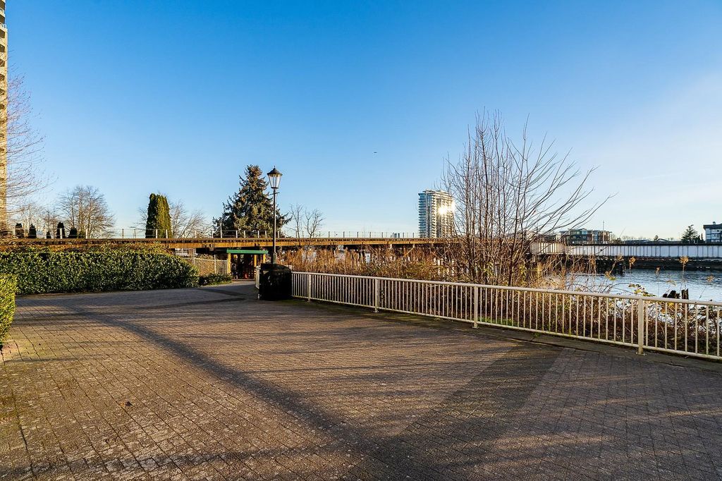 listing image 1100118140062460918