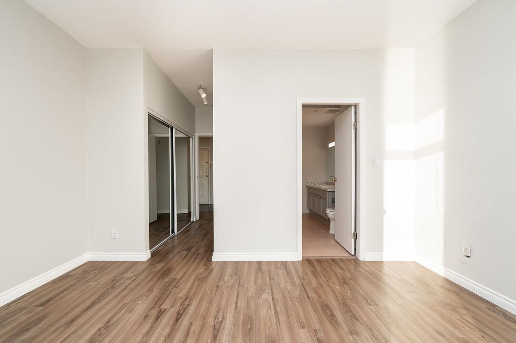 listing image 1103369256404674455