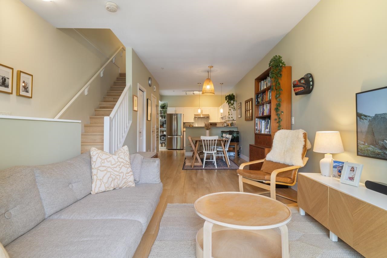 4458 Albert Street 210