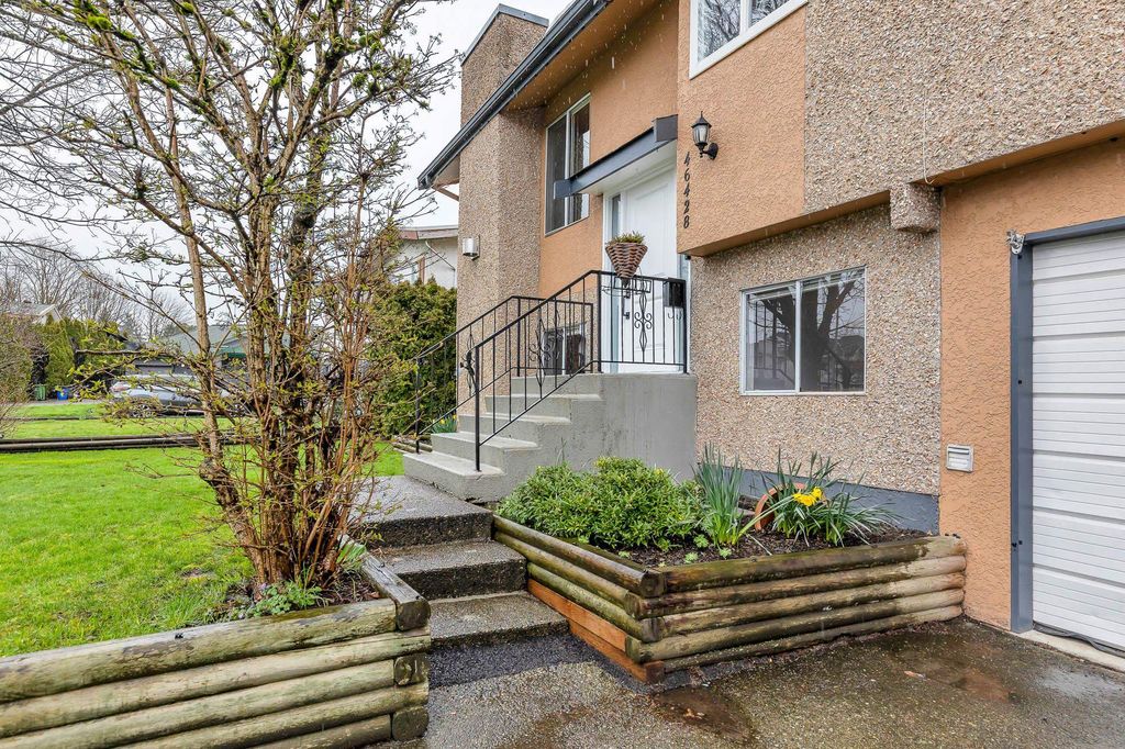 Photo of 46428 Angela Avenue, Chilliwack, BC V2P 7B3 (MLS # R3095536)