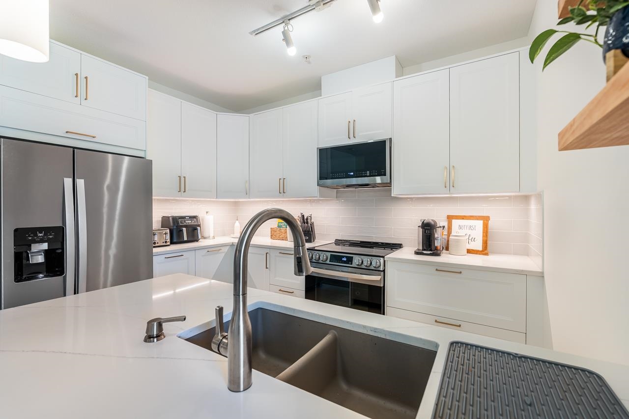 2477 Kelly Avenue 318