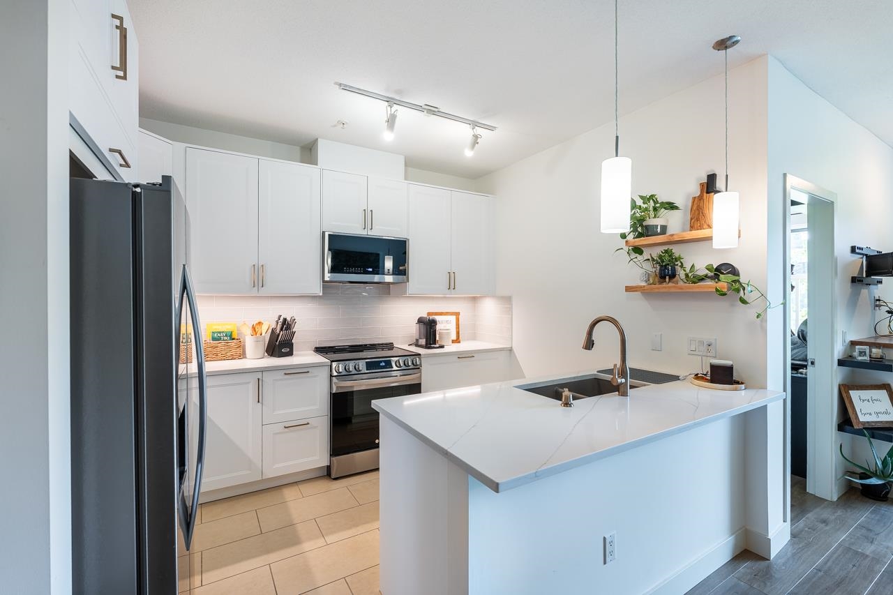 2477 Kelly Avenue 318