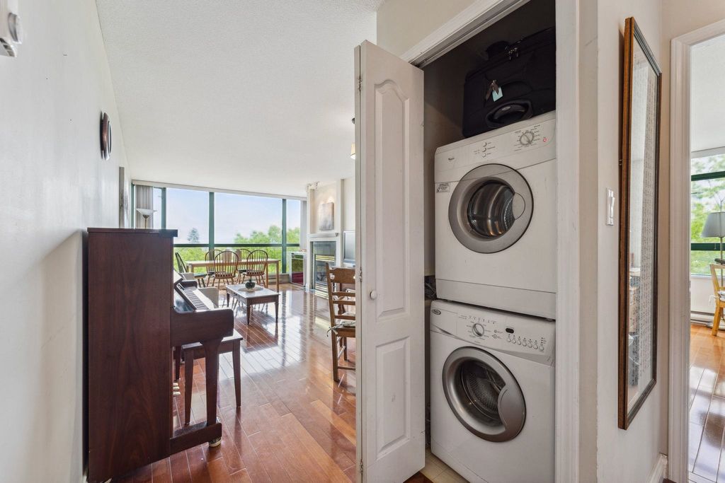 listing image 1101358470552459106