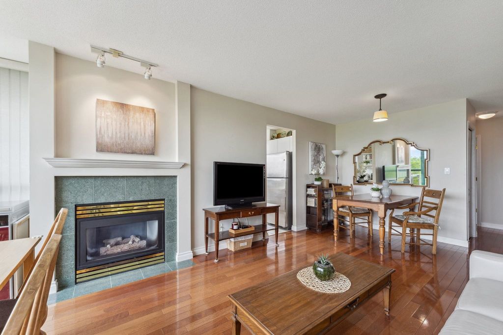 listing image 1106431417319283753
