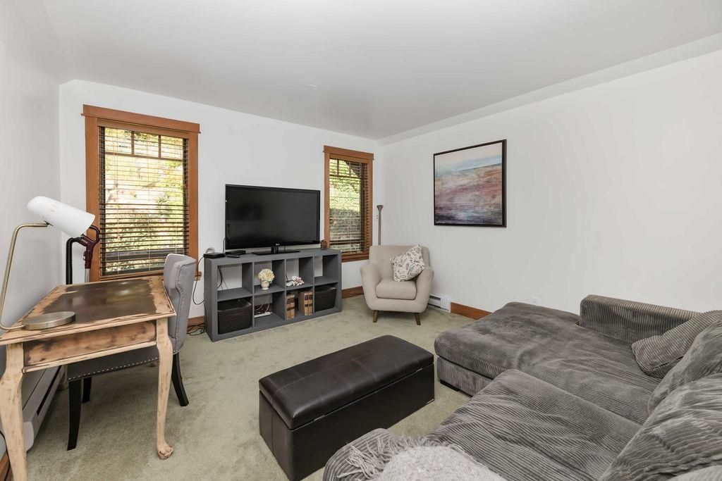 listing image 1104086988664731572