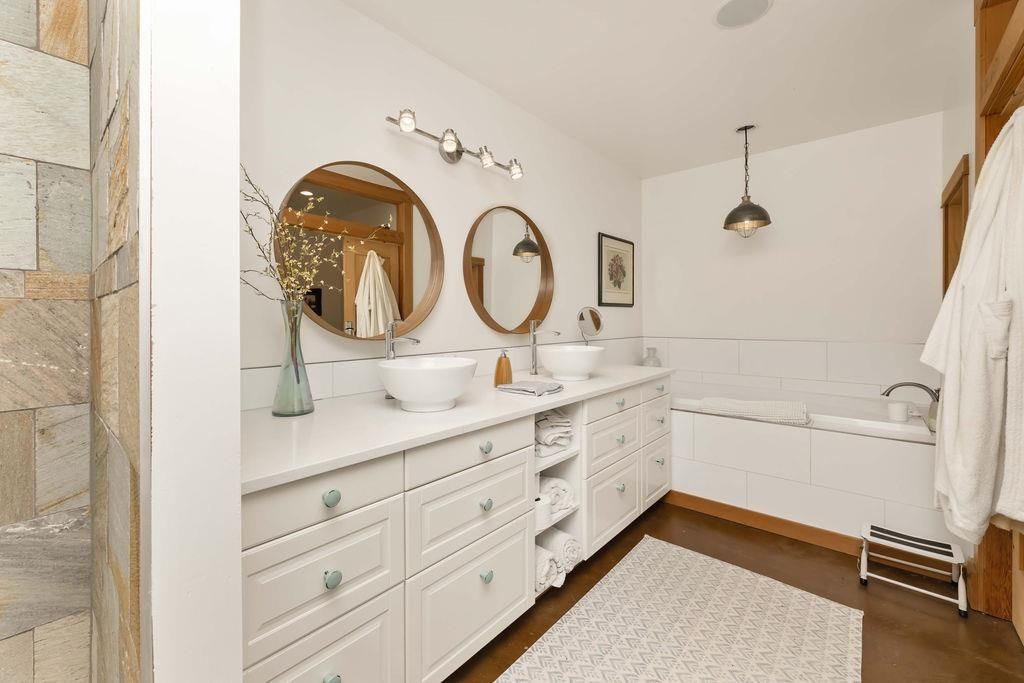 listing image 1109661962841671323