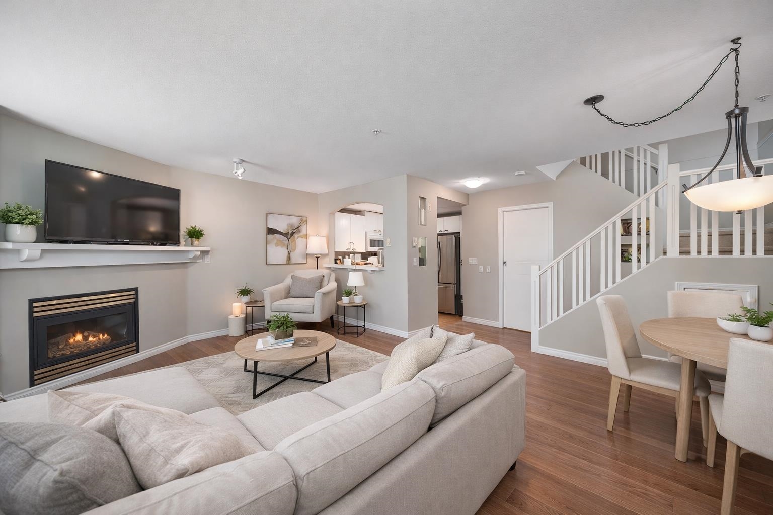 1015 Lynn Valley Road 15