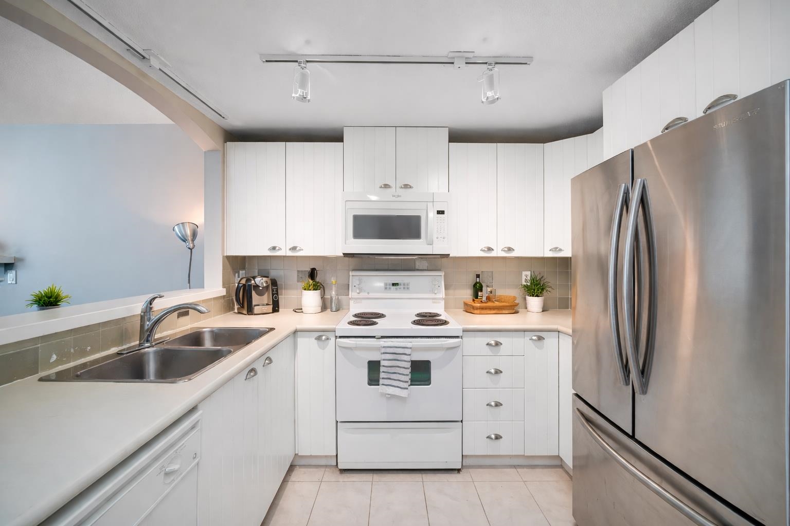 1015 Lynn Valley Road 15