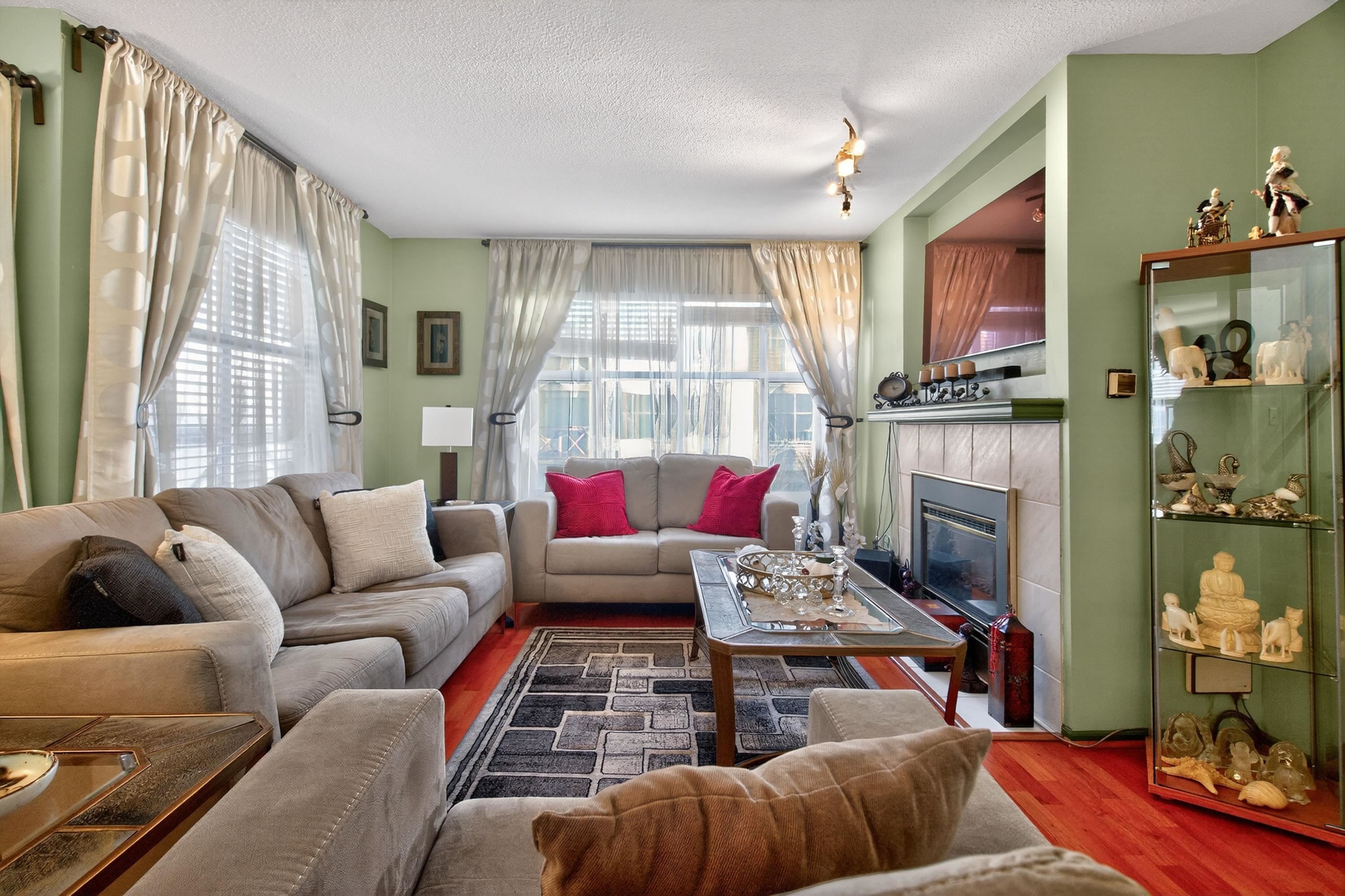 2450 Hawthorne Avenue 35