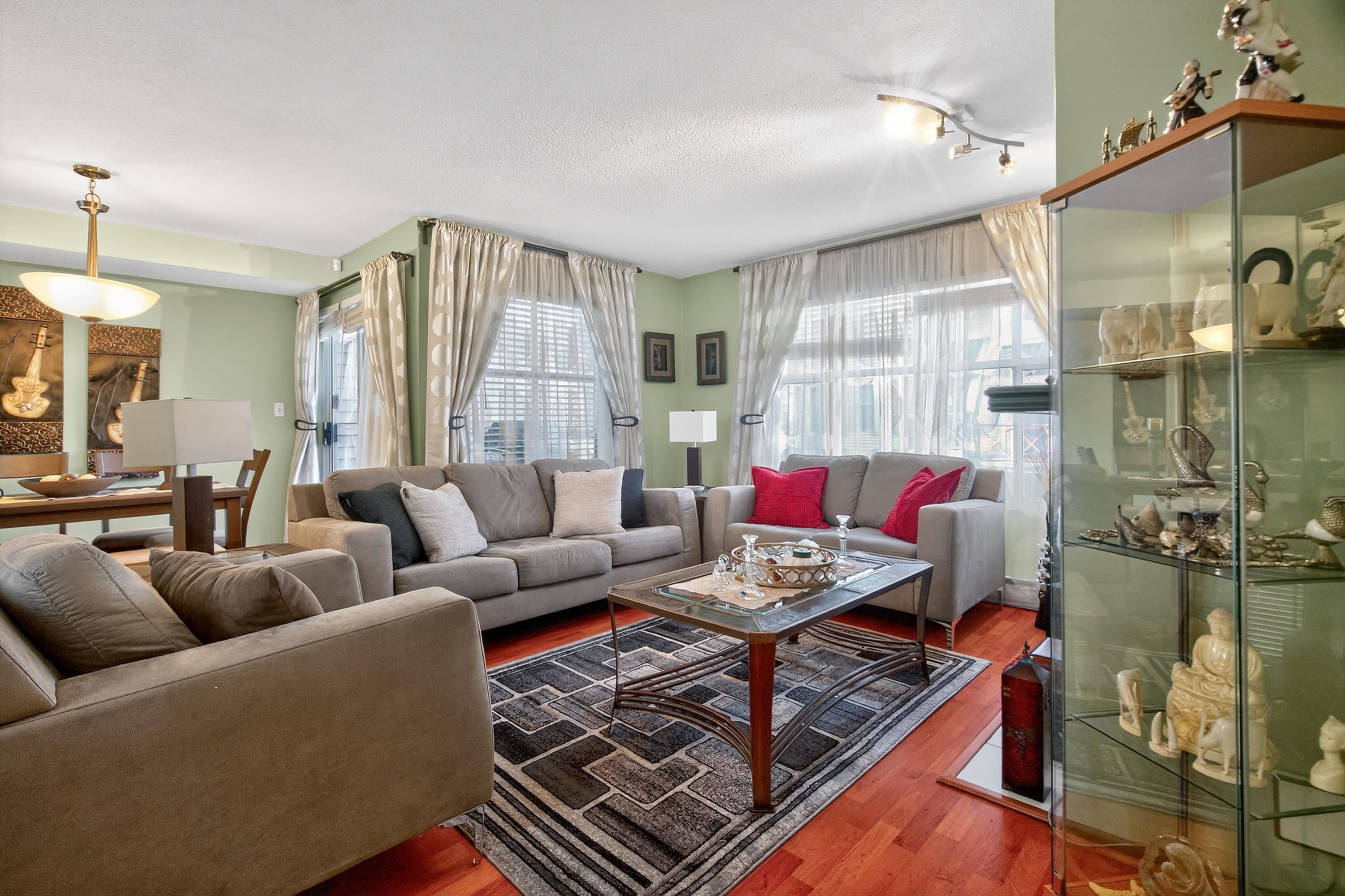 2450 Hawthorne Avenue 35