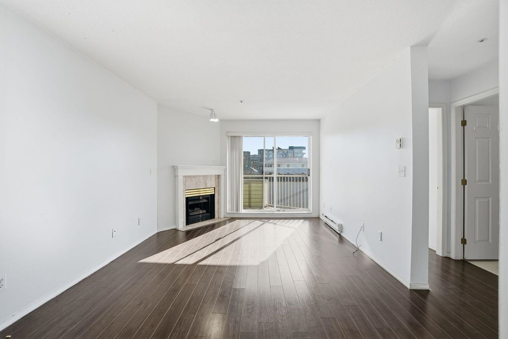 Photo of 32830 George Ferguson Way #433, Abbotsford, BC V2S 7K1 (MLS # R3112374)