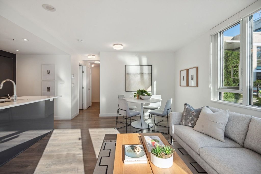 listing image 1100158872438692864