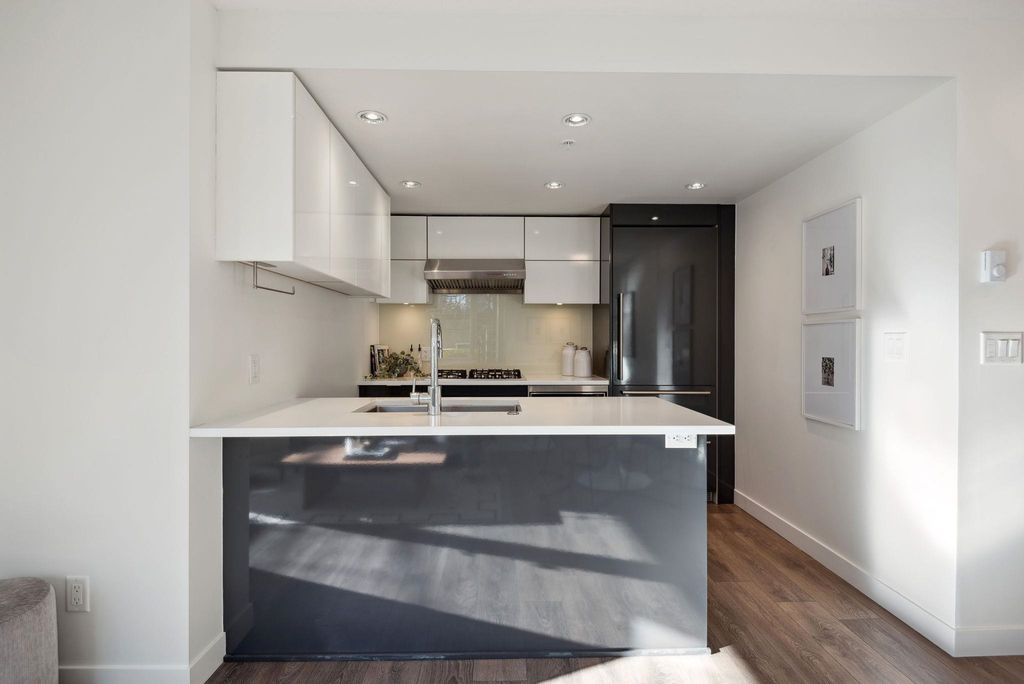 listing image 1108478756144179125