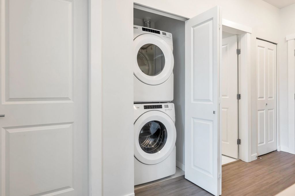 listing image 1106840394260078811