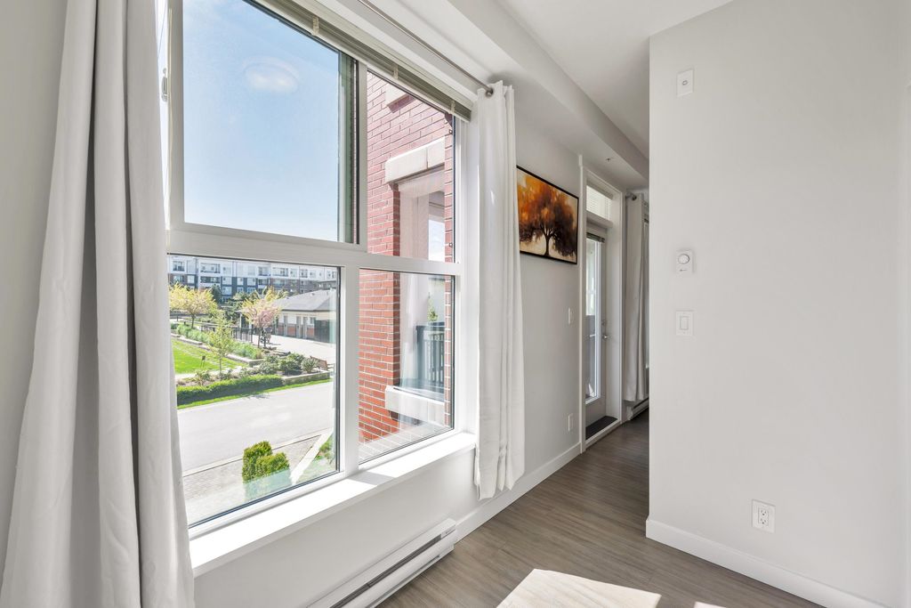 listing image 1102650639574741691