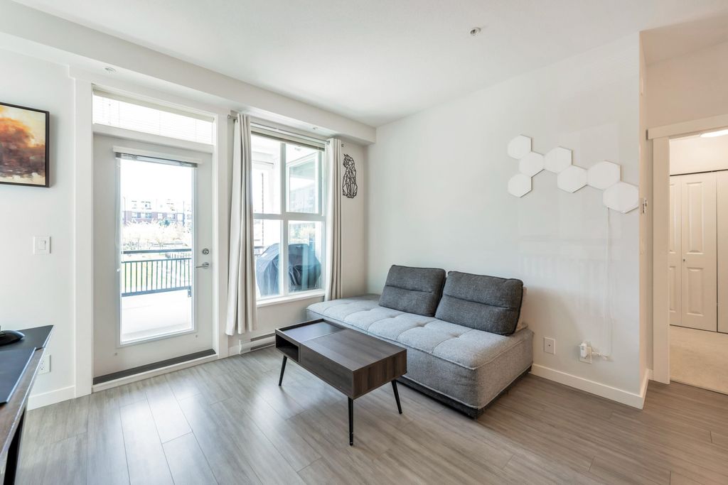 listing image 1104665499523706883