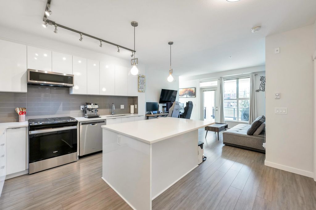 listing image 1102446335270802103