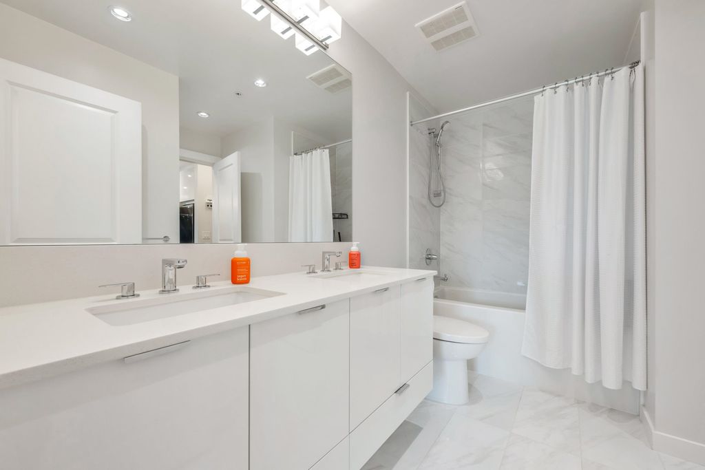 listing image 1103738661801253372