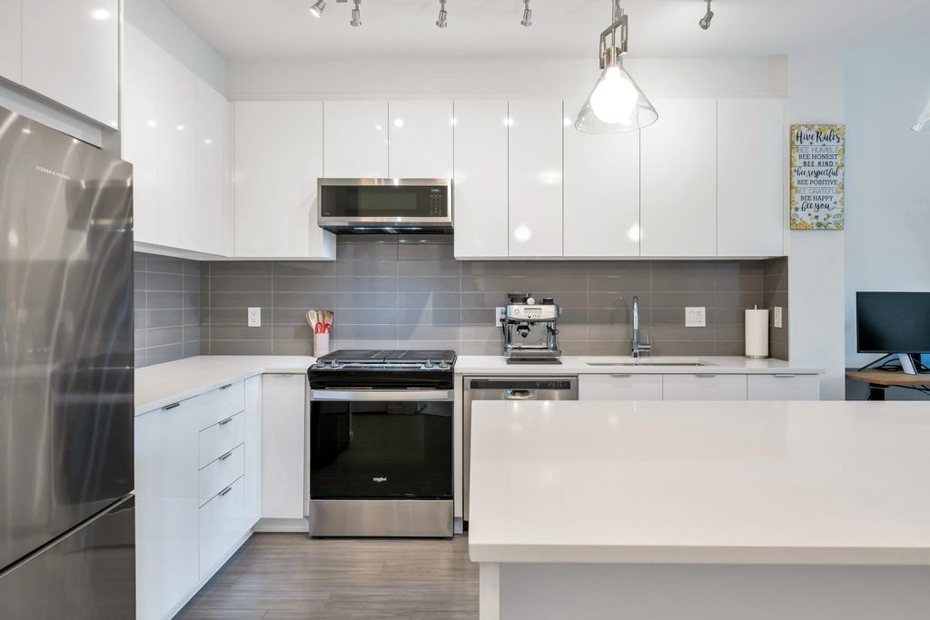 listing image 1104206434076684292