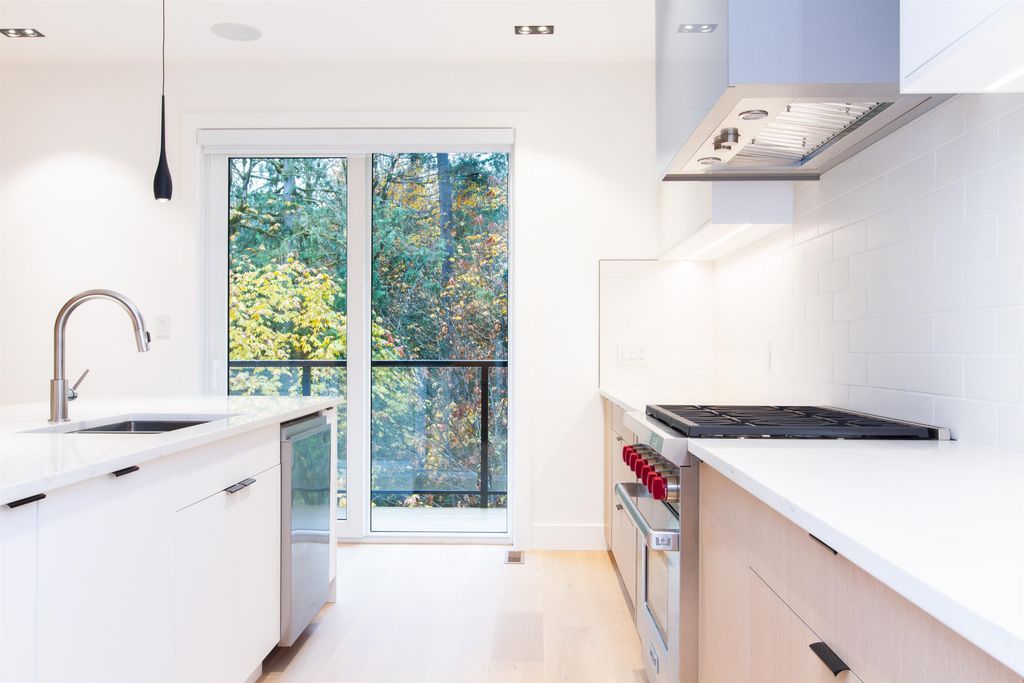 listing image 1102123176897037710
