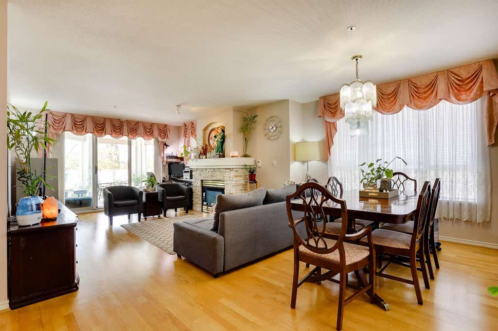 Photo of 20145 55a Avenue #204, Langley, BC V3A 8L6 (MLS # R3141623)